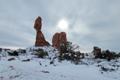 Arches-In-Winter-Balanced-Rock