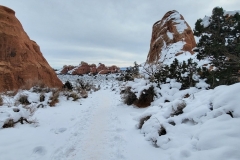 Arches-in-Winter-Snowy-Trail