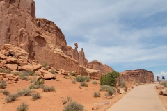Park-Avenue-Trail-sidewalk-from-parking-lot