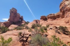 Arches-Broken-Arch-Rocks-in-walls