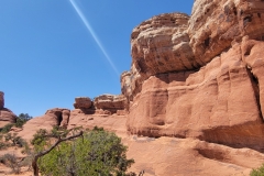 Arches-Broken-Arch-Sandy-rock-pillars