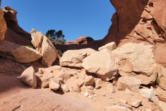 Arches-Broken-Arch-broken-rocks-below