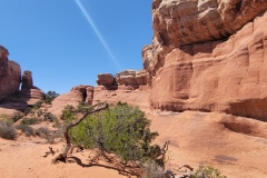 Arches-Broken-Arch-rock-short-wall