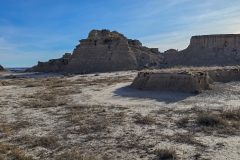 Badlands-Castle-Trail-low-rock-formations