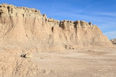 Badlands-Castle-Trail-side-rock-wall