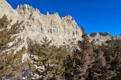 Cliff-Shelf-Nature-trail-low-angle-big-rock