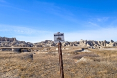 Badlands-Notch-Trail-beware-snakes-sign