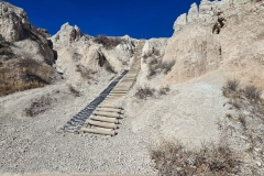 Badlands-Notch-Trail-bottom-of-the-ladder