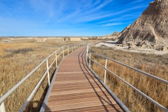 Badlands-Door-Trail-long-walkway