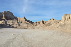 Badlands-Fossil-Trail-wide-dirt-with-rocks