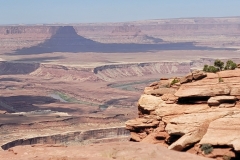Canyonlands-Murphy-Trail-edge-and-canyon-below