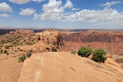 Canyonlands-Upheaval-Dome-2nd-overlook-oppo-wall