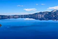 Crater-Lake-Rim-Trail-reflection-in-lake