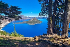 Crater-Lake-Rim-Trail-through-the-trees