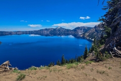 Crater-Lake-Rim-trail-edge-of-lake