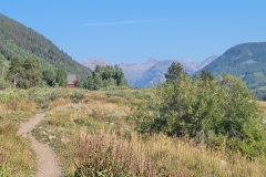 Crested-Butte-Lower-Loop-Early-trail-red-house