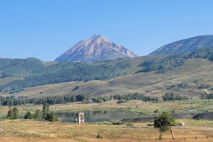 Crested-Butte-Lower-Loop-Mountain-over-Lake