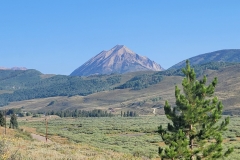 Crested-butte-Lower-Loop-mountain-over-meadow