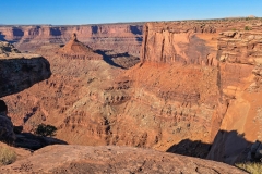 Dead-Horse-Rim-Loop-inside-valley