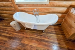 Double-Arrow-Lodge-Tub