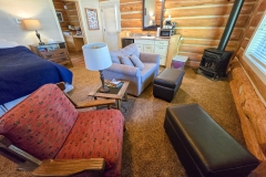 Double-Arrow-Lodge-sitting-area