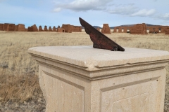 Hiking-Fort-Union-Pedestal-Close