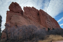 Garden-Of-the-Gods-sun-behind-rocks