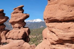 Garden-of-the-Gods-Pikes-Peak-near-twin-sisters