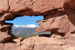Garden-of-the-Gods-Pikes-Peak-through-Twin-sisters-keyhole