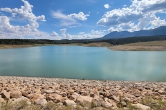 Lloyds-Lake-Lake-with-rock-wall