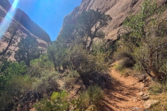Longbow-arch-canyon-lead-up
