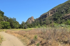 Malibu-Creek-State-Park-MASH-cool-rocks-by-trail