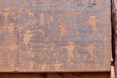 Moab-Petroglyph-side-wall-close-lots-of-people