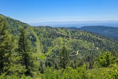 Mores-Mountain-road-to-ski