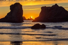 Bandon-Beach-Sun-sitting-on-rock-wide
