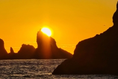 Bandon-Beach-Sun-sitting-on-rock