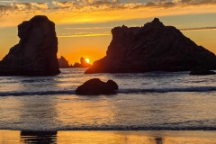 Sunset-Beach-wide-sun-sliding-off-the-rock