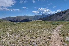 Silver-Dollar-Lakes-peak-views-with-trail