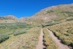Square-Top-Lakes-double-trail-to-first-pass