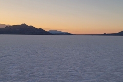 Salt-Flats-Sunset-Flats-to-side-mountains