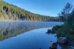 Trilliam-Lake-Hike-good-mirror-side