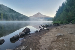 Trillium-Lake-Hike-Bigger-beach-mountain-with-fog