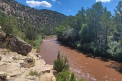 Villanueva-Lookout-Point-rocky-trail-next-to-Pecos-River